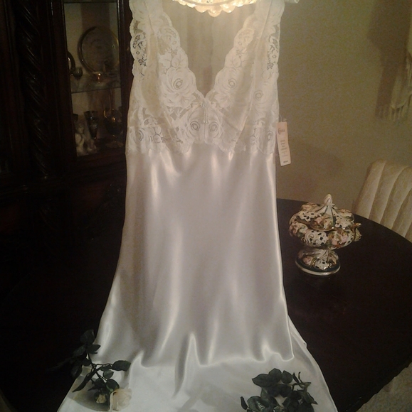 NEW CINEMA 2PC WHITE SATIN SEDUCTIVE LINGERIE MED - Picture 7 of 8